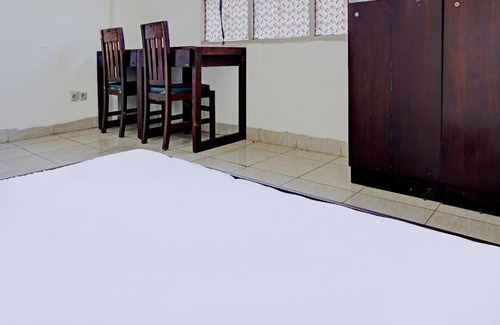 Malang Hotel | SPOT ON 92374 Penginapan Rusunawa