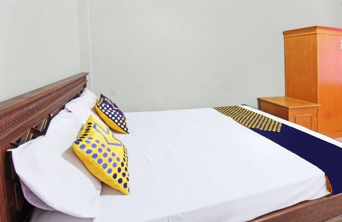 Praya Hotel | SPOT ON 92973 Madani Syariah Guesthouse