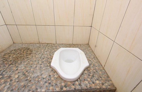 Kecamatan Narmada Hotel | SPOT ON 93640 Dannis Homestay Near Musholla Al Istiqomah Terawangan
