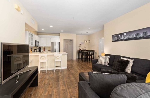 Downtown San Diego Condo | Sprawling Little Italy Getaway