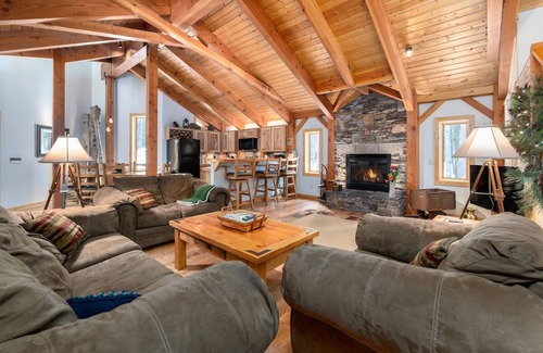 Blue River House | Spring Haven Home: Gorgeous, Dog Friendly