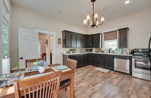 Springfield House | Springfield Home < 1/2 Mi to Commercial Street!
