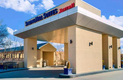 Lawrence Hotel | SpringHill Suites by Marriott Lawrence Downtown