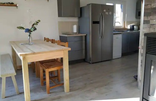 Besse-et-Saint-Anastaise Ski Chalet | Squirrel cottage