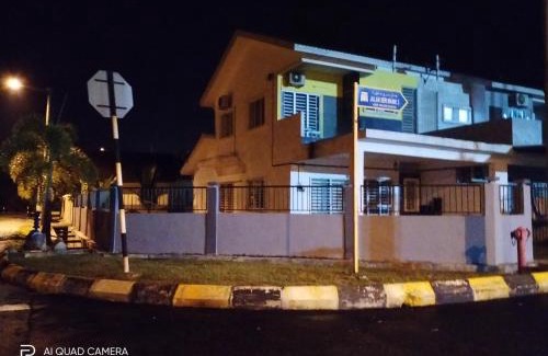 Tanjung Karang House | Sri Manik Guest House Tanjung Karang