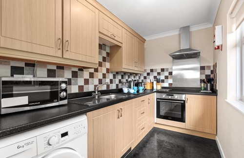 Wiseman's Bridge Apartment | St Helens Apartment 1 - Short Walk to Beach