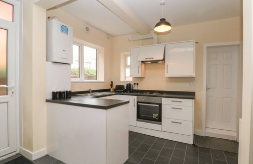 South Shore Cottage | ST. HELIERS, family friendly, with a garden in Blackpool