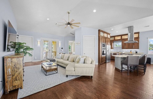 Belle Vista House | St. Pete Beach Executive Waterfront Retreat