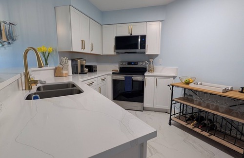 Isla del Sol Condo | St Pete's Premium Resort - Newly Renovated - Pool & Hot Tub - 7 Day Rental