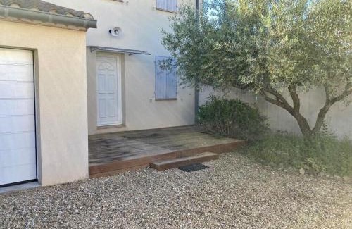 Saint-Quentin-la-Poterie House | St-Quentin la Poterie villa clôturée pour 4 pers avec jardin