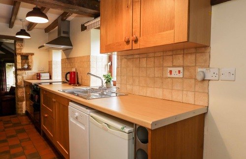 Longborough Cottage | STABLE COTTAGE, pet friendly, with open fire in Moreton-In-Marsh