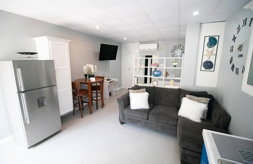 Saint James Apartment | Stacys Place #3: Studio Apartment