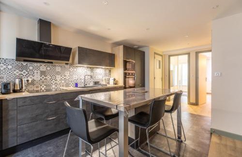 Republique Apartment | STANDING THERMES - Confort - Proche Thermes & Bords d'Allier