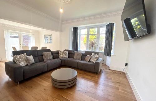 Blackpool House | Stanley House - Luxury 6 Bed, Free Parking