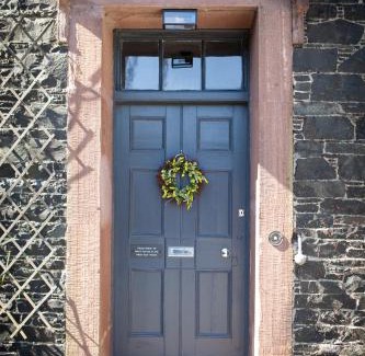 Peebles House | Starbright Cottage