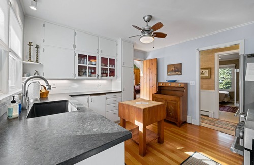 Baileys Harbor House | Starflower Cottage- Vintage Charm on the Lake