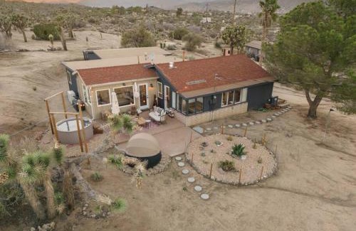 Yucca Valley House | Stargazing - Cowboy Pool - Spa - Firepit - Views - Hike