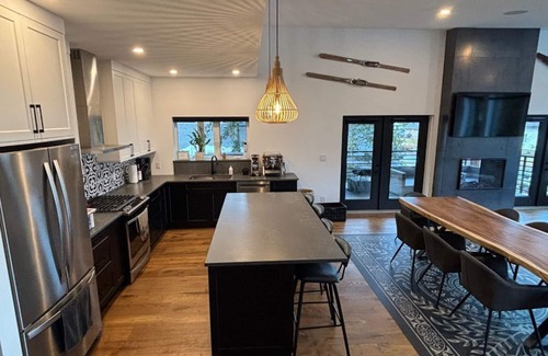 Revelstoke House | Starklandia: Mountain Modern 4BR/3.5BA + Hot Tub. Only 5 minutes to the resort.