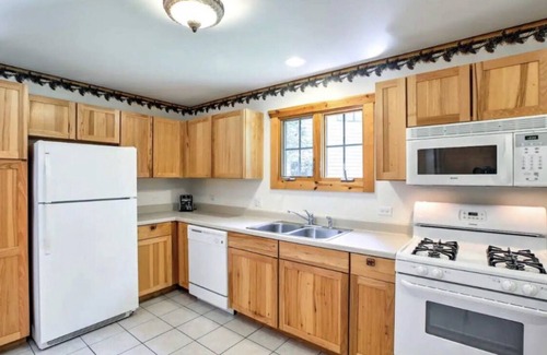 Oglesby House | Starved Rock’s Luxury Cabin