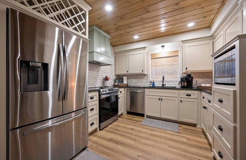 Broken Bow Cabin | State Park Haven: Sleeps 12- Min's to Marina!