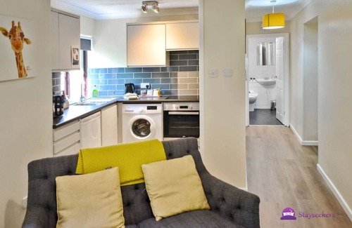 Salisbury Condo | Station 1 Bed Apartment – Stayseekers
