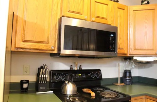 McGaheysville House | Stay at our Treetop Cabin. Feel as if you're high above the treetops at our VRBO