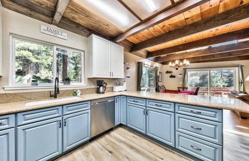 Pioneer Trail Cabin | Stay Cool! A/C + Foosball + Nature Escape