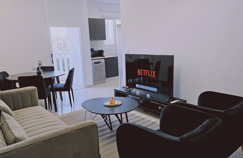 City Centre Apartment | STAY Cosmo City Suite 401