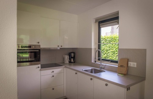 Nieuw Heeten House | Stay in Bungalow Schipbeek XL for 6 persons at Vakantiepark de Sallandshoeve – spacious, comfortable, and private accommodation in the heart of nature.