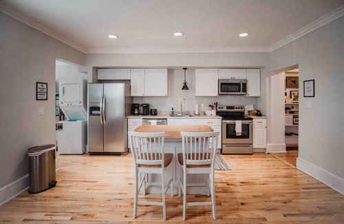 Lexington House | Stay in Downtown Lex, Hot Tub, Walk to VMI, W&L