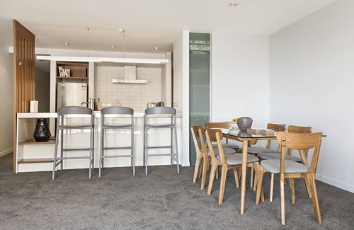Te Aro Apartment | Stay in the City - Wellington Marina View