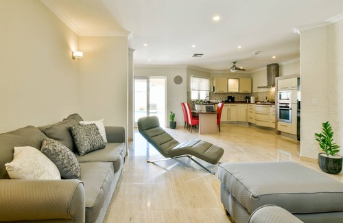 Gold Coast House | Stay Longer, Live Better: Experience Aruba’s Ultimate Villa Retreat!