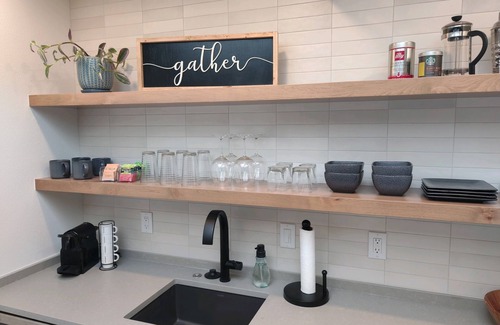 Carlton Apartment | Stay & Play! Winery Loft #1 in Historic Downtown Carlton