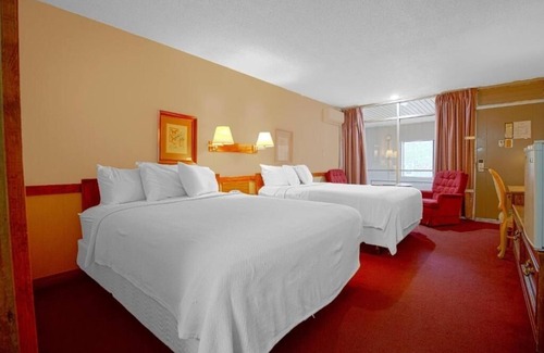 Liberal Hotel | Stay Queen Room, Parking Included, Pet Friendly, Near Joe’s