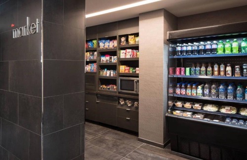 Gateway House | Stay Relaxed, We'll handle the Rest. Courtyard Gateway Park.