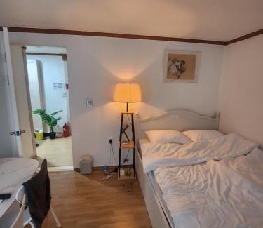 Sinjeong-dong Apartment | Stay Runner Lee