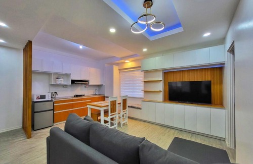 Las Pinas Apartment | Staycation in Somerset for 6 - Near Alabang