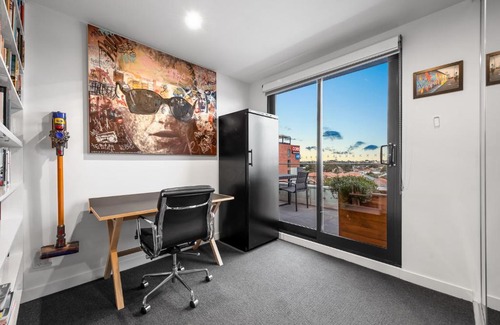 Brunswick East Apartment | StayCentral - East Brunswick Penthouse with Study