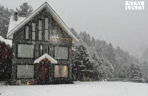 Srinagar Villa | StayVista at Frozen Fall - Tangmarg with Breakfast Included