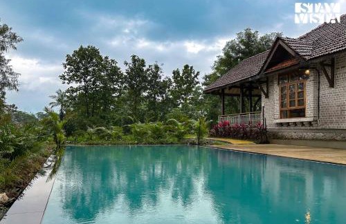 Sangavi Villa | StayVista at Orchard by the River with Bonfire, BBQ