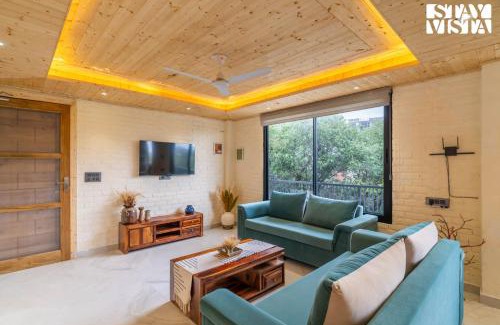 Kumarhatti Villa | StayVista at Petal Perch 4 BR & 2 BR with Bonfire, Gazebo, inhouse meals in Kasauli