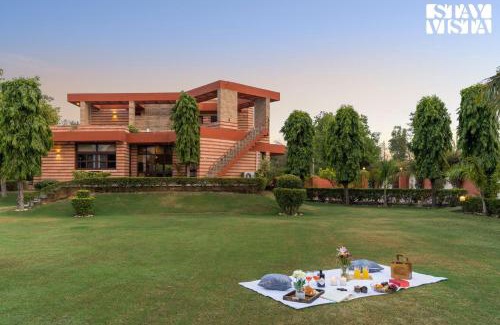 Dwarka Villa | StayVista at The Cityscape With Outdoor Pool