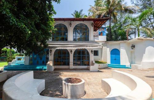 Karjat Villa | StayVista's Casa Blanca - Modern elegance with a pool, spacious lawn & diverse activities