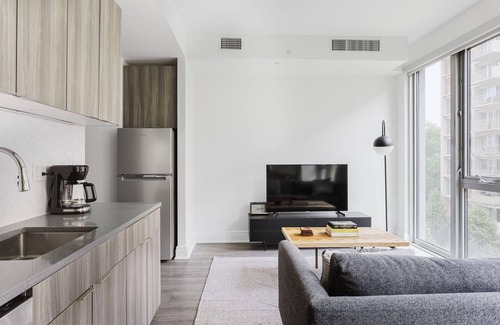Capitol Hill Apartment | Stellar SW Waterfront Jr 1BR w/Pool & Gym, nr Nightlife, by Blueground