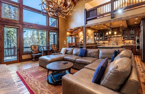 Four O'Clock House | Step out to the ski run, your hot tub or the sauna