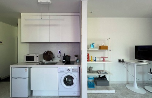 Jangchung-dong House | Steps away from DDP,Airport Bus,Shopping Malls & More