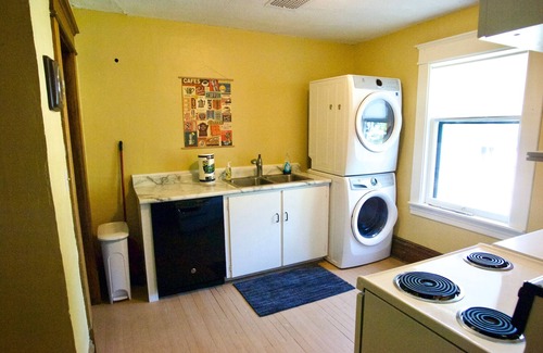 Elk Rapids House | Steps away from East Bay