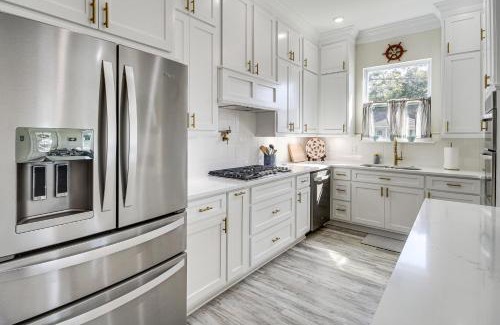 Gulfport House | Steps to Beach Modern Gulfport Getaway!