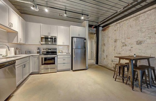 Westown Apartment | Steps to Pabst & Fiserv | Pool, Gym, Parking, W/D