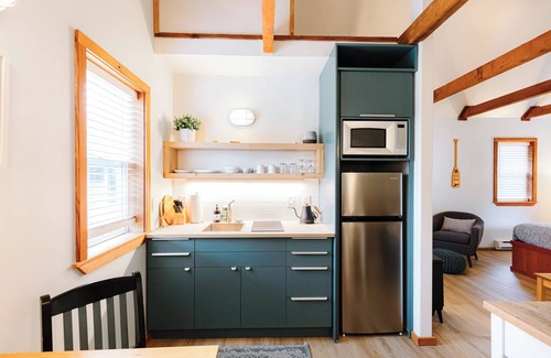 Ucluelet Apartment | Steps to the Beach & Wild Pacific Trail! ⎮Sandpiper